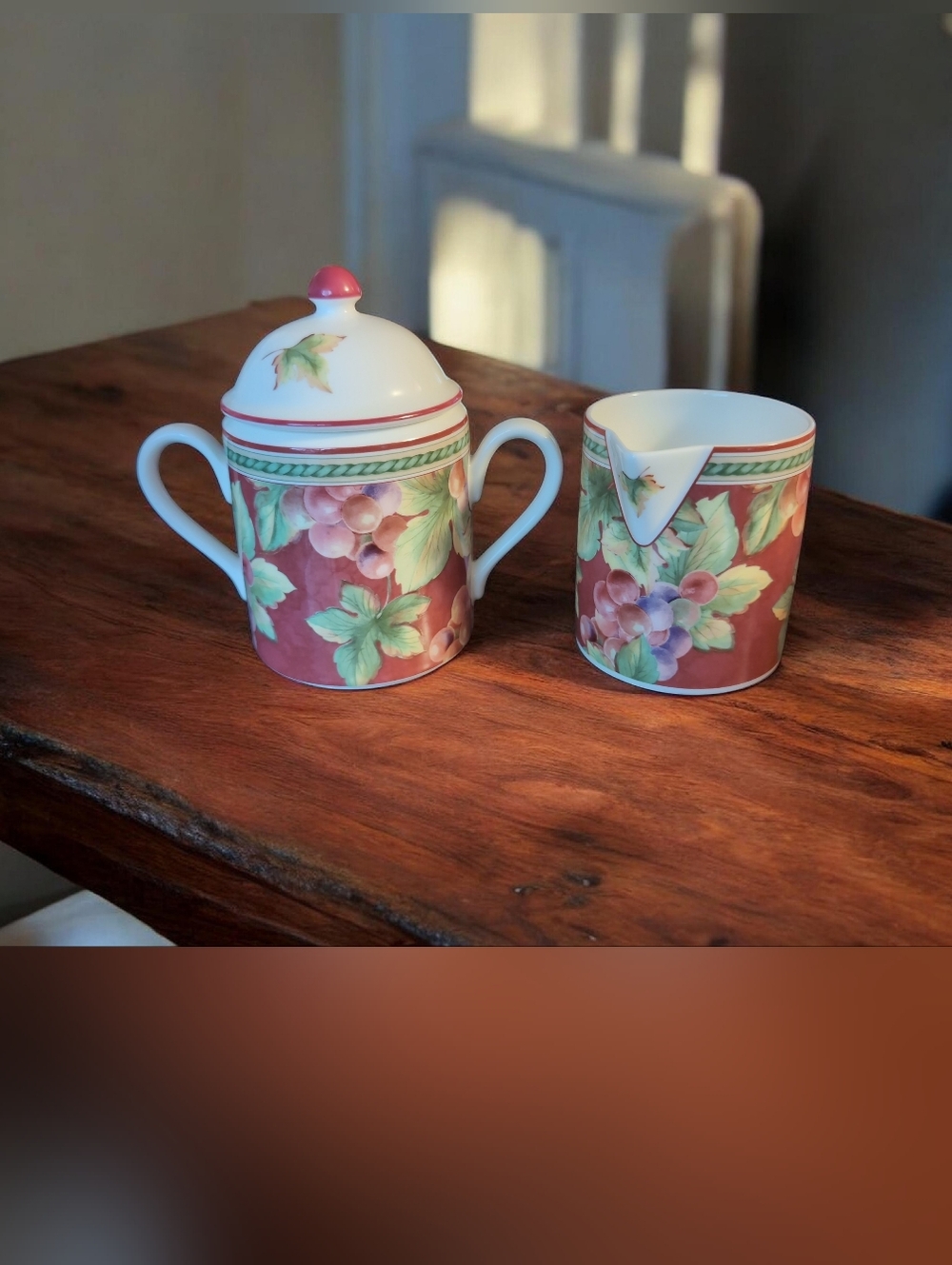 Set Fitz and Floyd Pink Grape Motif Creamer and Sugar